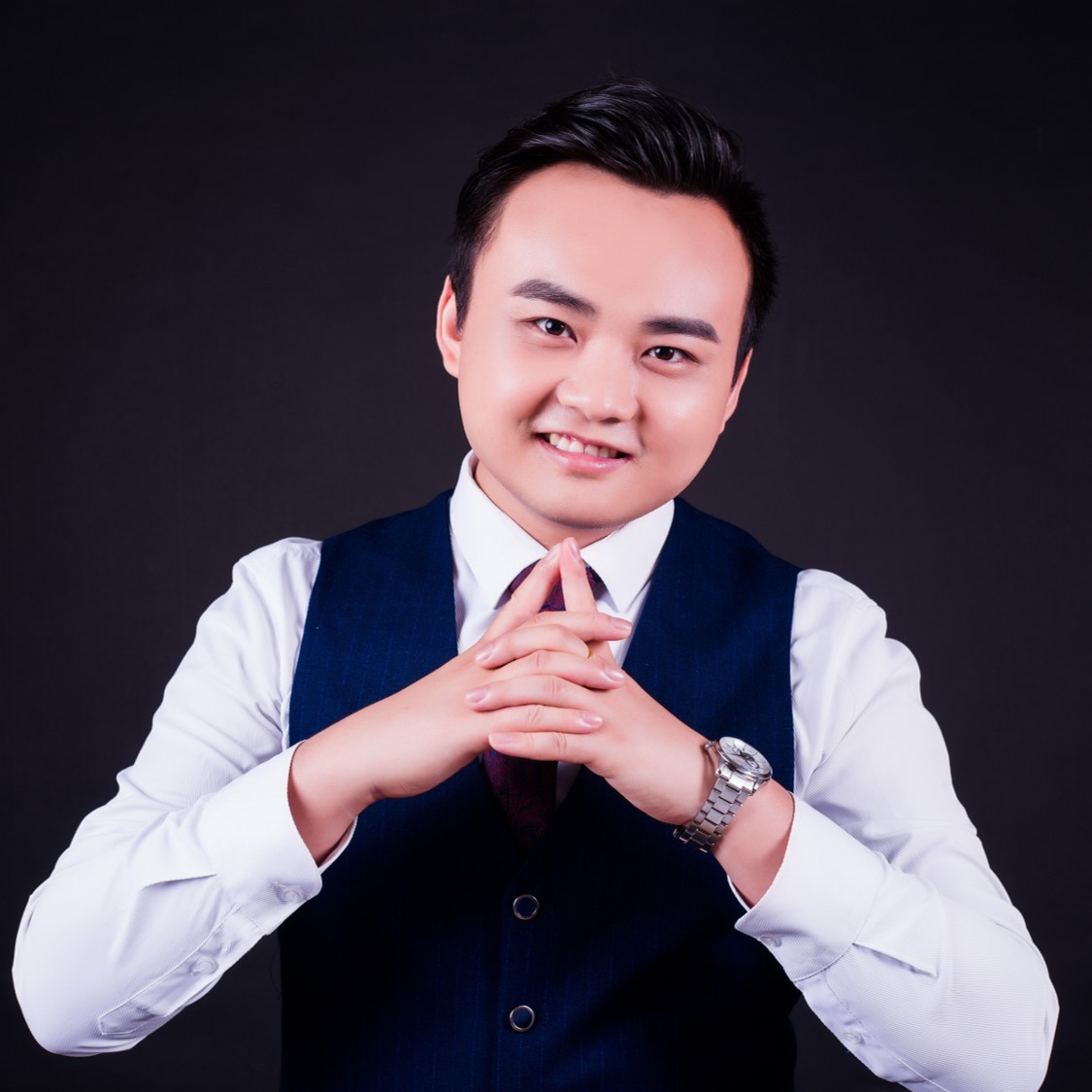 TK俱乐部创始人,53个TK矩阵大号
国内TK头部玩家,个人TK粉丝800W+
已帮助300余家国内电商公司完成电商出海转型
辅导学员的tiktok账号粉丝达到1.2亿,基金的收益超过100万